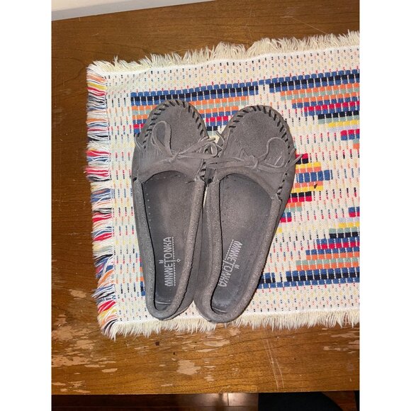 Minnetonka Moccasins Women's Kilty Hardsole Moccasin Grey Suede 6.5 Southwest - Picture 4 of 6